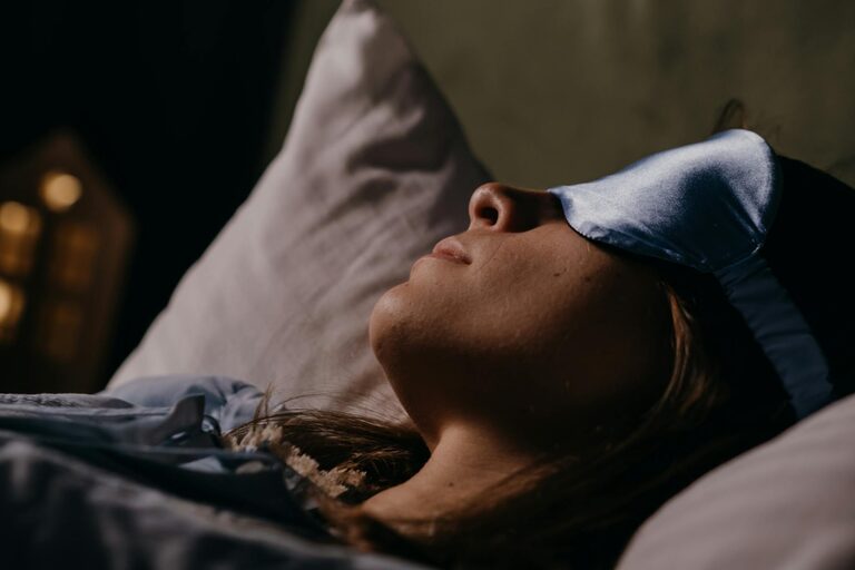 Cum să-ți creezi o rutină relaxantă înainte de culcare